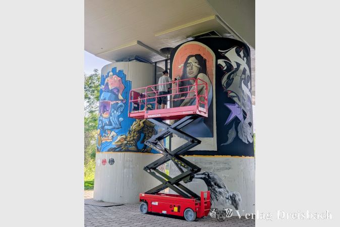 Wo grauer Beton dominierte, erstrahlen jetzt Farben und Formen – die Opelbrücke wurde zur Freiluftgalerie.