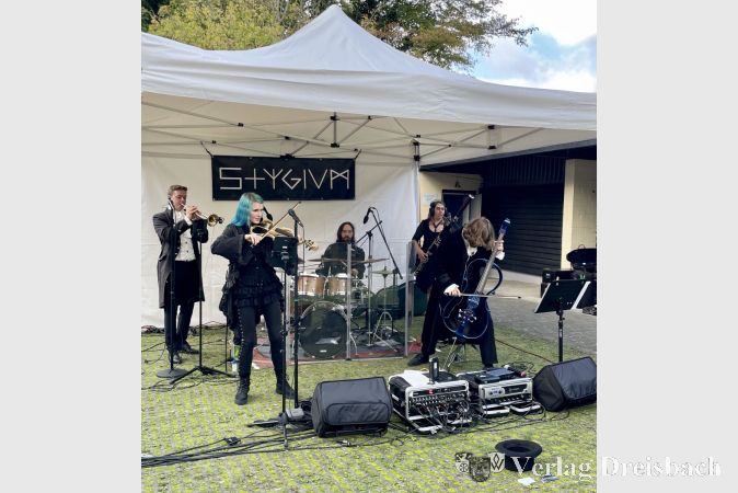 Die Band Stygium nahm das Publikum im Freizeitpark mit auf eine Reise durch die Progressive Chamber Music.