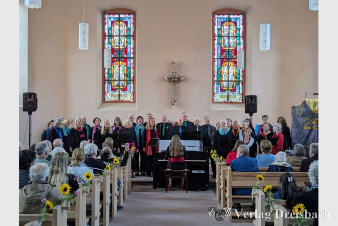 Der geMEINdeCHOR Eddersheim präsentierte das zweite seiner beiden Jubiläumskonzert am Sonntagabend in der Okrifteler Matthäuskirche.