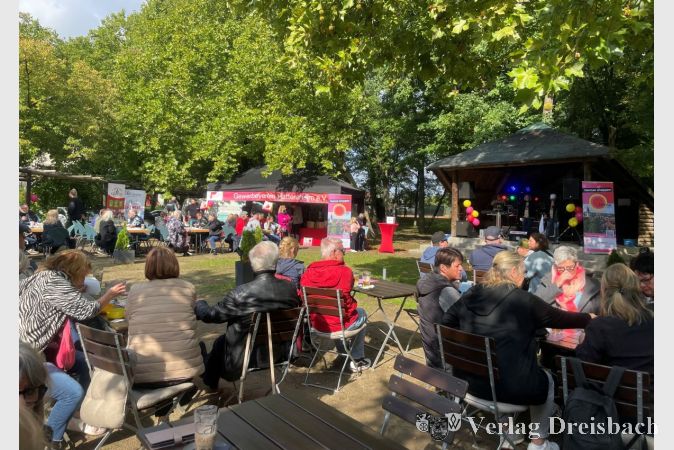 Abschluss von "Heimat shoppen 2025" in Hattersheim auf dem Okrifteler Festplatz.