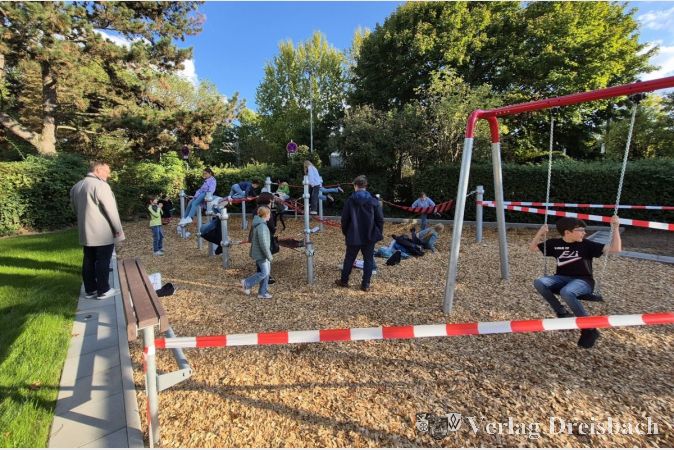 Schaukeln, Klettern, Herumtollen: Die jungen Mitglieder des Kinderbeirats vergnügten sich auf dem Spielplatz "Am Mühlbach".