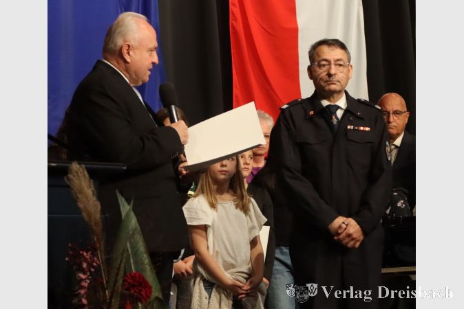 Peer-Eric Neugebauer hat viele Dienstjahre in leitenden Funktionen der Flörsheimer Feuerwehren hinter sich, Jahrzehnte als Weilbacher Wehrführer und fünf Jahre als Stadtbrandinspektor.