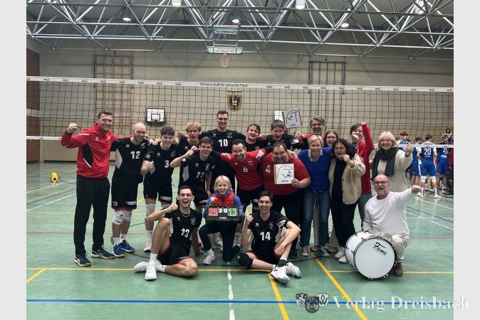 TuS Kriftel erneut Regionalpokalsieger Südwest jubelt mit mitgereisten Fans.