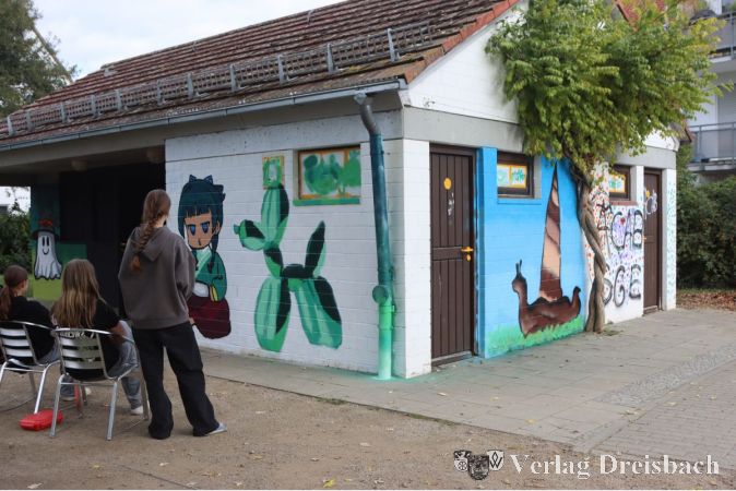 Das Funktionsgebäude am Christian-Georg-Schütz-Park war Zielobjekt des zweiten Workshops mit dem Frankfurter Graffitikünstler Jorge Labraña alias Fuego.