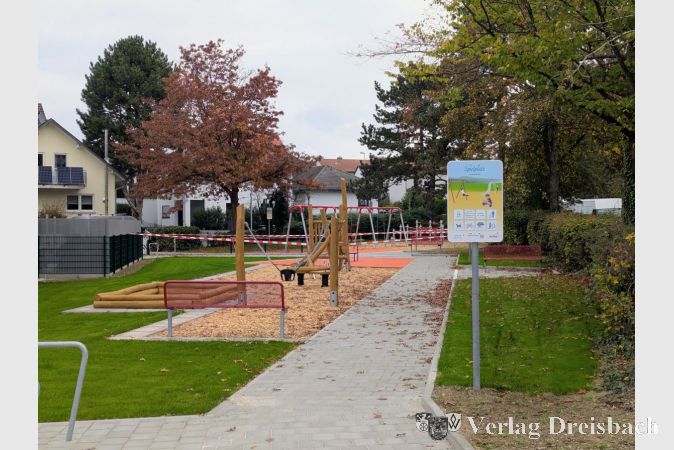 Knappe zwei Wochen vor der offiziellen Eröffnung ist schon gut zu erkennen, dass sich auf dem Spielplatz "Am Mühlbach" in den letzten Wochen viel getan hat.
