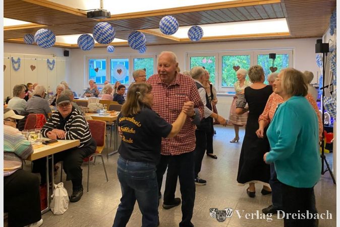Beim Oktoberfest des DRK-Seniorenkreises "Fröhliche Runde" wurde wieder ausgiebig getanzt.