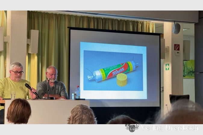 Die beiden Hofheimer Autoren hatten viele kurzweilige Geschichten mitgebracht, wie hier zur Erbswurst.