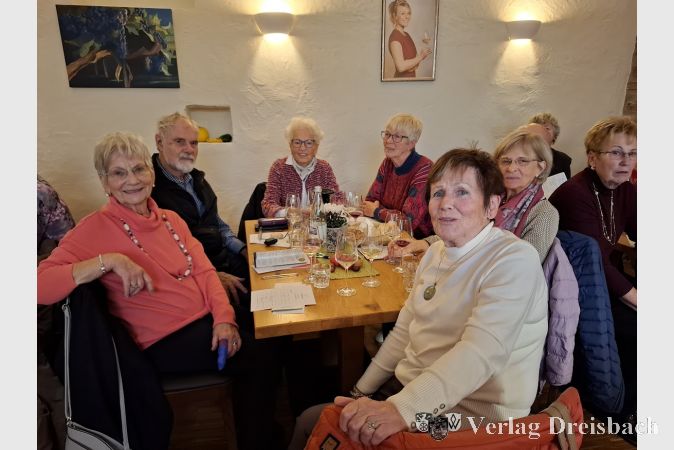 Die Krifteler AWO'ler ließen sich den Wein gut schmecken.