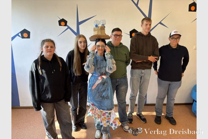 "Mode aus Müll" wurde im Rahmen einer kleinen Modenschau präsentiert.