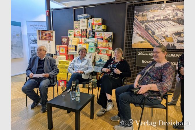 V.l.n.r: Hans Franssen, Ulrike Milas-Quirin, Kirsten Rose und Dr. Andrea Schneider eröffneten am Sonntagvormittag die Ausstellung im Stadtmuseum.