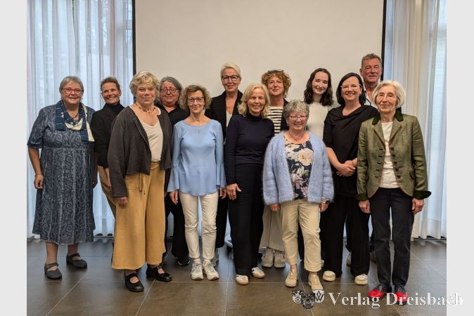 Die neuen Hospizhelferinnen und -helfer wurden in der Stadthalle mit einer Feierstunde und Zertifikatsübergabe gewürdigt.