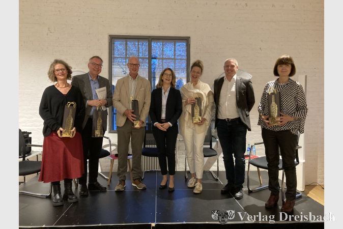 Die guten Aussichten für weitere erfolgreiche Jahre der Seniorenberatungsstelle stimmten die Teilnehmer der Podiumsdiskussionsrunden zuversichtlich. Von links: Angela Jürgens, Johannes Baron, Jürgen Leichtfuß, Heike Seibert, Nadja Tepe, Benedict Pretnar und Jutta Steinbach.