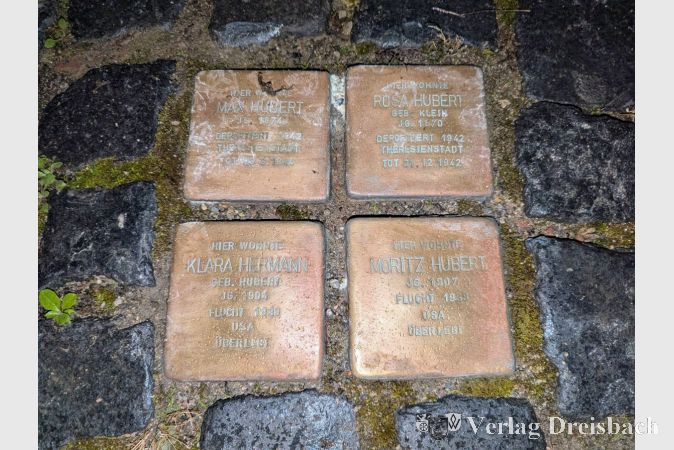 Die Stolpersteine der Familie Hubert in der Eddersheimer Propsteistraße 3.