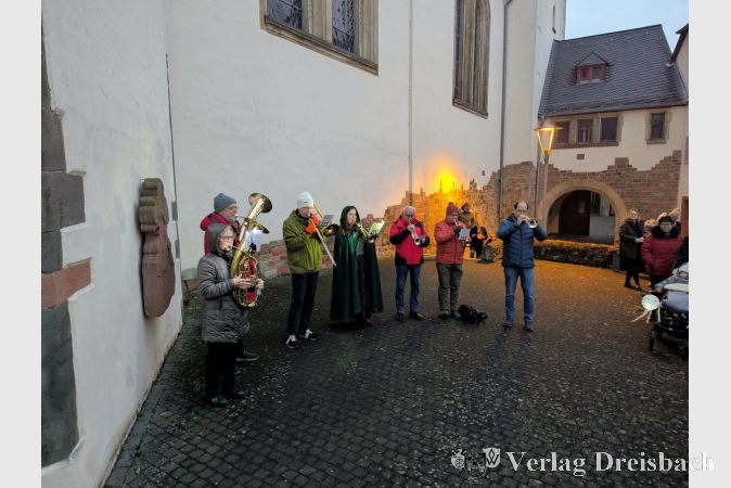 Kein Martinsumzug ohne Liedgut, und kein Gesang kommt dabei ohne die besinnliche Blasmusik zur Untermalung aus.