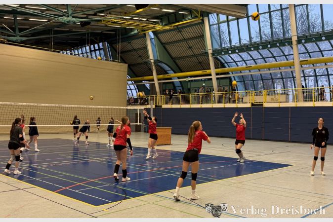 Damen 3 mit Satzgewinn gegen den Tabellenführer.