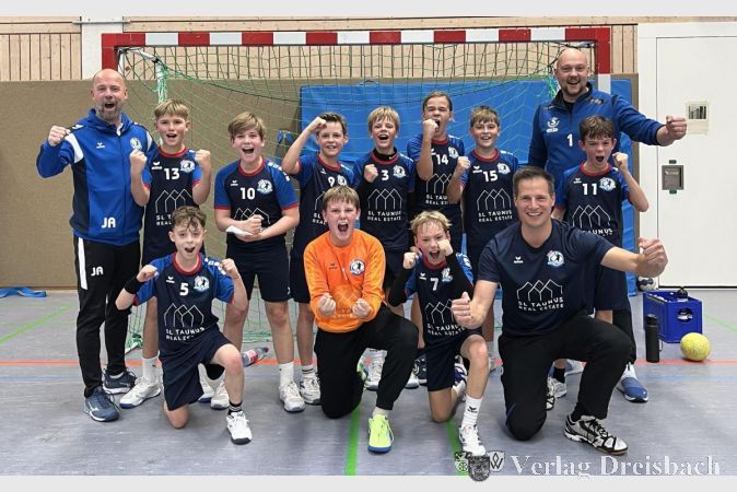Die erfolgreiche HoWi-D-Jugend nach dem Sieg in der BOL gegen den TuS Holzheim.