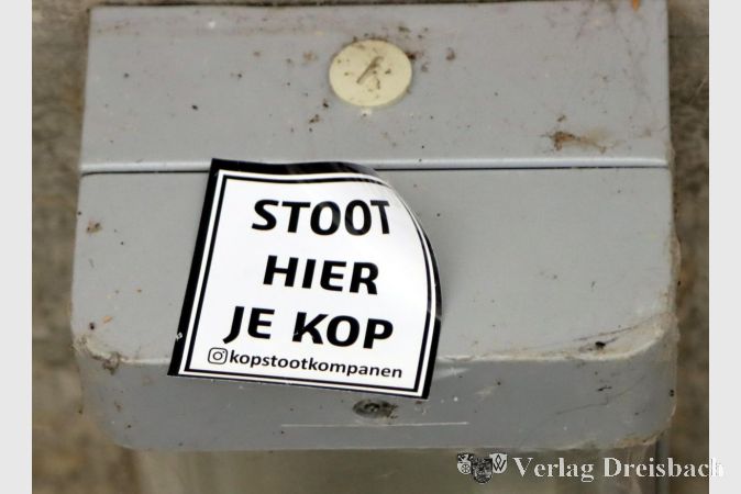"Stoot hier je koop", wie hier auf einem Aufkleber in der Bahnhofsunterführung entdeckt, fordert nicht etwa dazu auf, sich an der Deckenlampe den Kopf zu stoßen. "Steigern Sie Ihre Kaufbereitschaft" heißt es aus dem Niederländischen übersetzt. Durch die fehlende wirtschaftliche Prosperität der vergangenen Jahren fehlen der öffentlichen Hand massiv Steuereinnahmen. Die hessischen Kommunen bekommen vom Land nun Zuschüsse, um Defizite abzumildern.