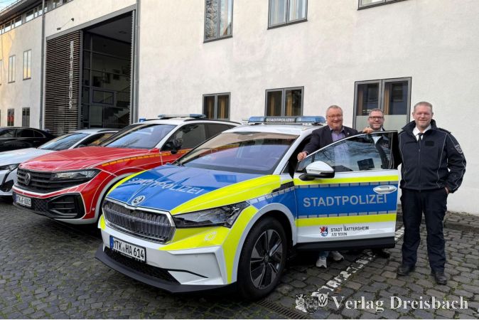 V.l.n.r. Bürgermeister Klaus Schindling, David Tisold (Leiter Fuhrparkmanagement), Raphael Hartmann (Dienstgruppenleiter Stadtpolizei).