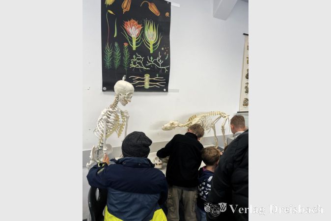 Eifrig dabei im Biologietrakt.