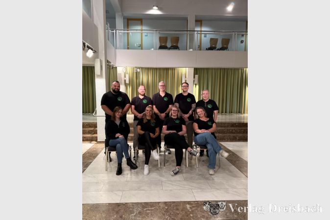 (V.l.n.r.) Oben: Max Heidelmeier, Sascha Piekorz, Michael Wipfler, Moritz Gärtner, Heribert Windl; unten: Mara Trock, Ina Merz, Johanna Klug, Sabrina Kunz. Es fehlen: Holger Henrich und Dennis Lindner.