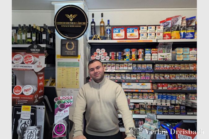 Der neue Inhaber des Eddersheimer Lädchens, Mostafa Akrami, begrüßt dort seit dem 1. August seine Kundschaft.