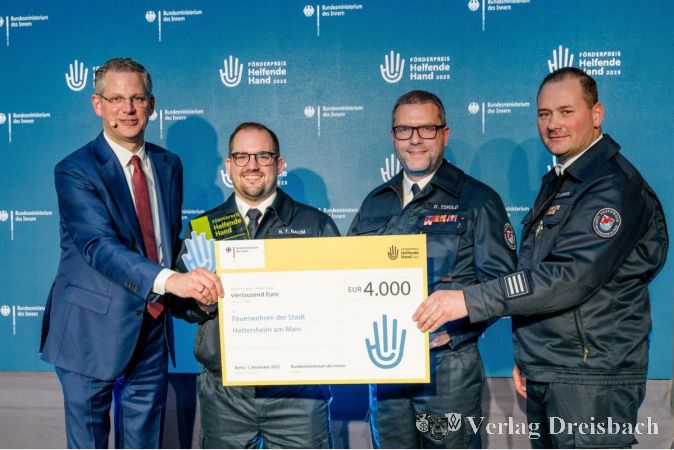 Verleihung des Förderpreises "Helfende Hand" am 1. Dezember im Bundesinnenministerium in Berlin. Die Hattersheimer Feuerwehren belegten dort den 3. Platz in der Kategorie "Innovative Konzepte".