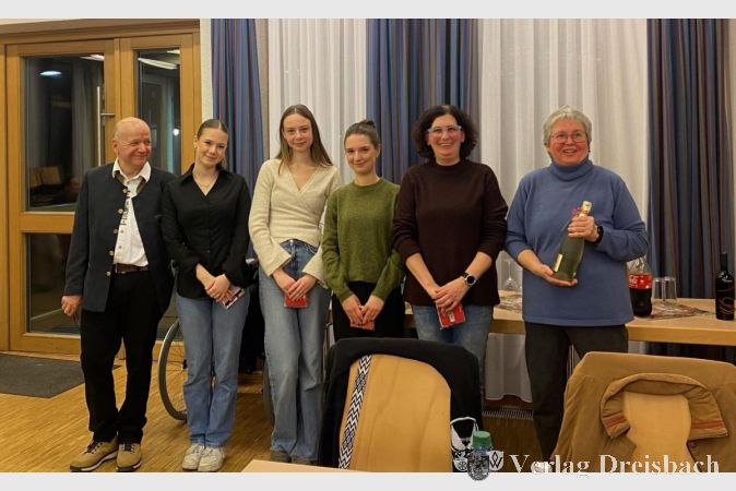 Harry Bartels mit diversen Geehrten im Rahmen der diesjährigen Weihnachtsfeier.