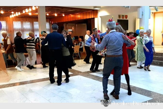 Auch in diesem Jahr steht der erste Tanztee des Jahres wieder ganz im Zeichen der närrischen Jahreszeit.