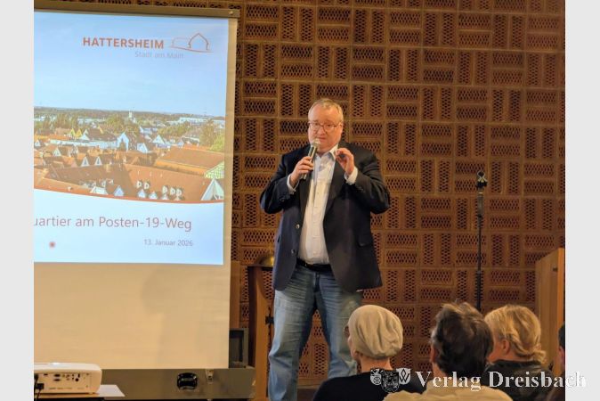 Bürgermeister Schindling begrüßte zu Beginn die stark interessierte Eddersheimer Bevölkerung.