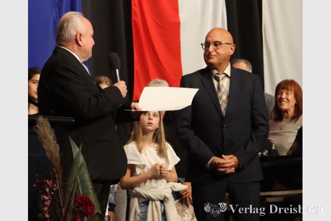Beim Flörsheimer Bürgerempfang im vergangenen Oktober wurde Hans-Joachim Greb für seine langjährige ehrenamtliche Arbeit als FCV-Vorsitzender von der Stadt geehrt.