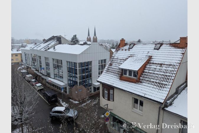 Verschneite Krifteler Dächer am Montagmorgen.