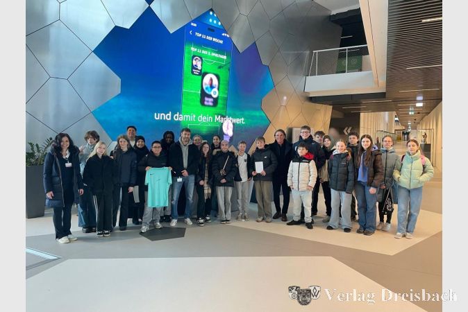 Gruppenfoto der R7b im DFB-Campus in Frankfurt-Niederrad.