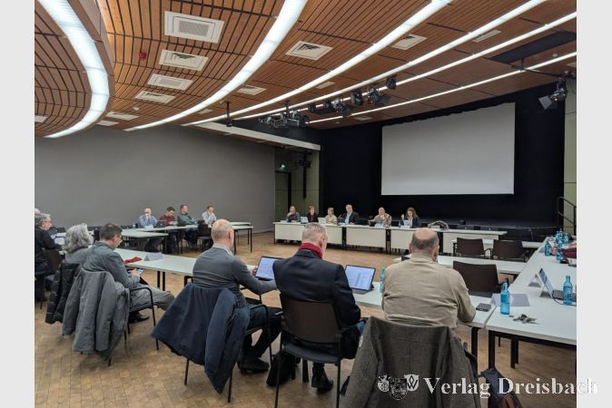 Auch in der laufenden Sitzungsrunde treffen sich die Ausschüsse wieder in der Stadthalle und nicht, wie sonst üblich, im Hessensaal im Alten Posthof.