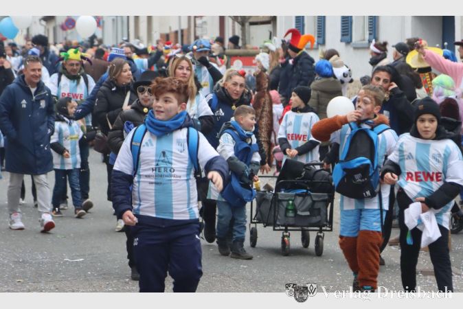 Foto: gus
Neuzugang beim Umzug: Der SV 09 Flörsheim war nach vielen Jahren Pause erstmals wieder beim Umzug vertreten.