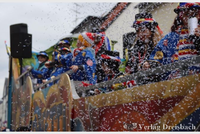 Foto: gus
Die Konfettiherzjer machen hier ihrem Namen alle Ehre.