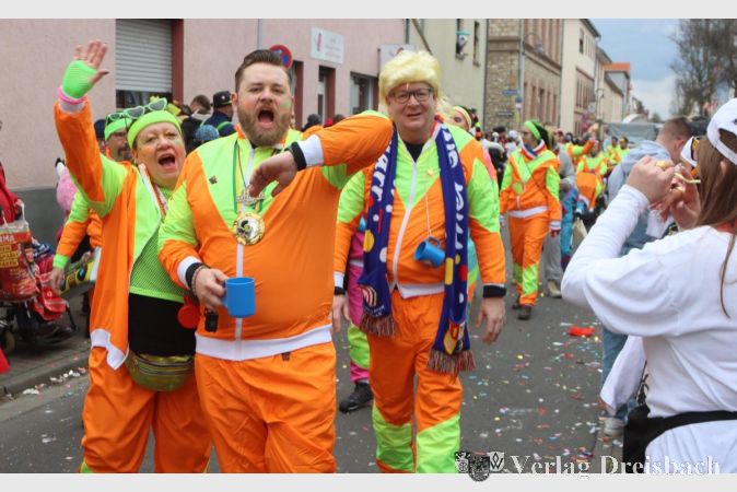 Foto: gus
Die Kolpingfamilie Flörsheim will sich der Körperertüchtigung ihrer Mitglieder widmen, die Sportkleidung sorgt für die gewünschte Aufmerksamkeit.