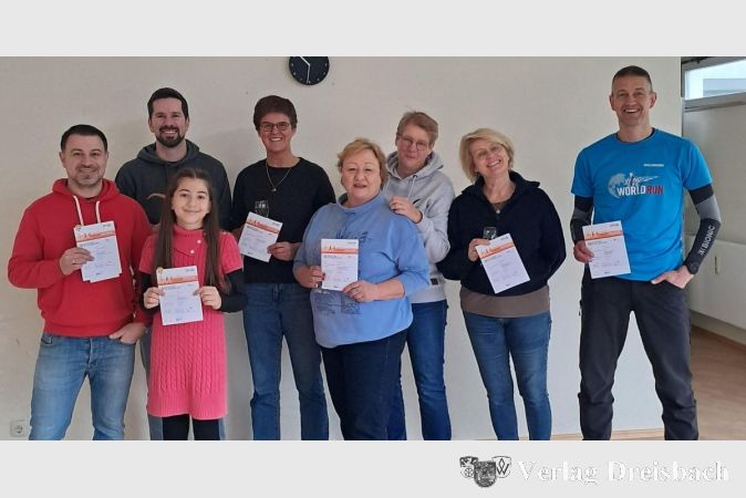 Foto: vb
Der TV Flörsheim übergab an die erfolgreichen Absolventen des Sportabzeichens 2025 die Urkunden.