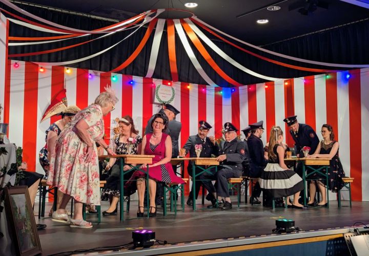 Das Feuerwehrfest im Jahre 1965 war Schauplatz des Stückes "Friesennerz und Ballkleid".