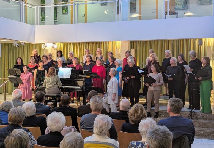 Unter dem Motto "A Million Dreams..." hatten die Choryfeen am vergangenen Sonntag zu ihrem Konzert im Rat- und Bürgerhaus eingeladen.